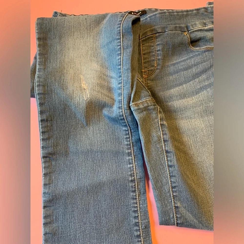 Reitman’s R jeans. - Picture 2 of 4